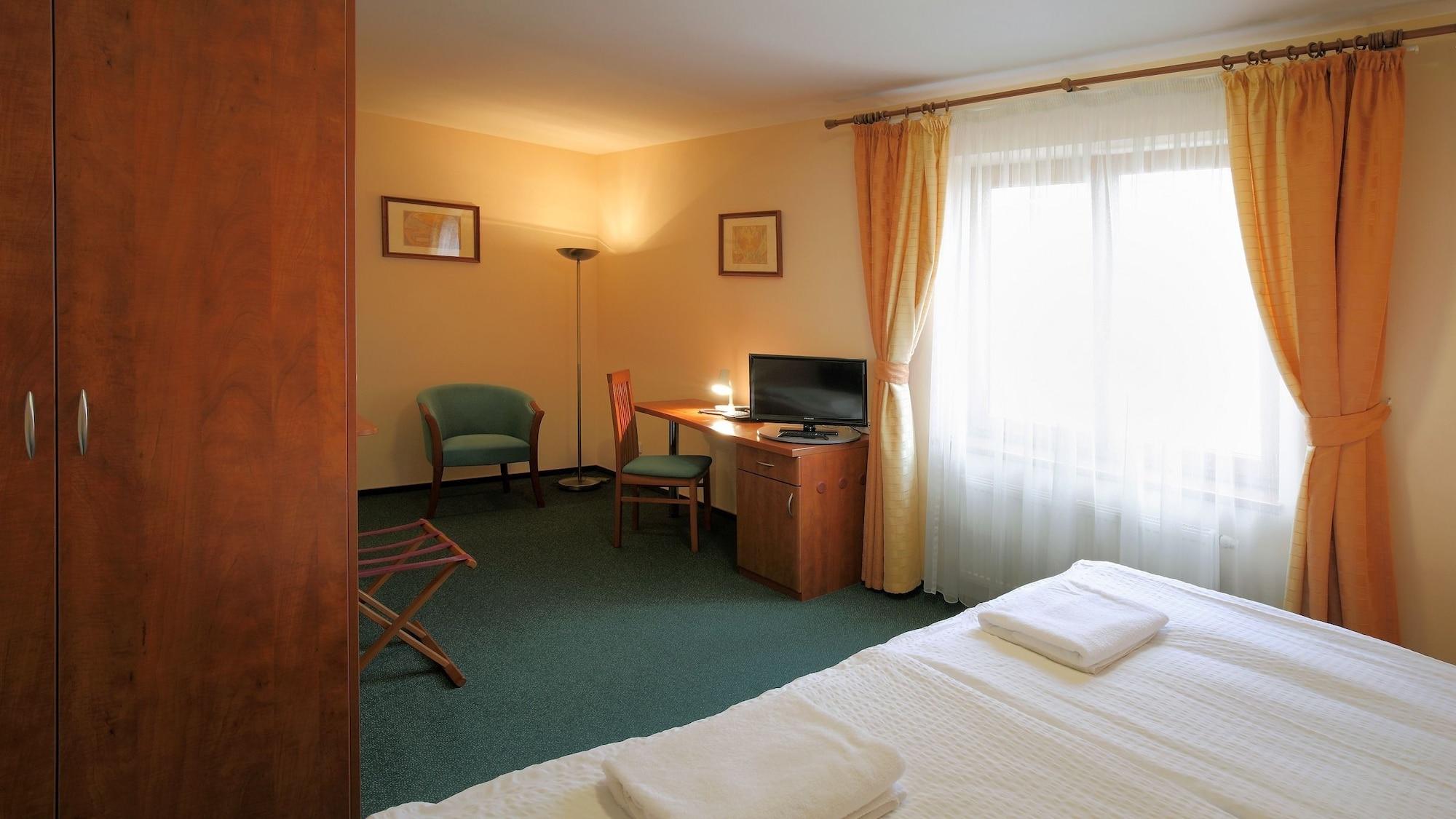 Hotel Palace Plzeň Exteriör bild