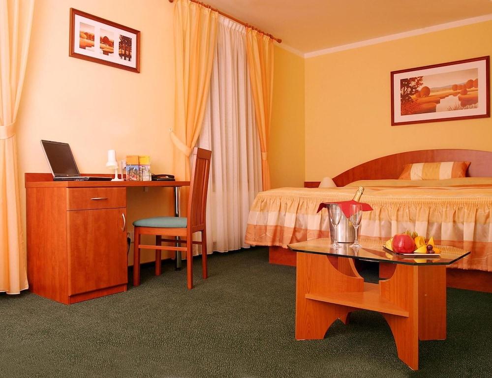 Hotel Palace Plzeň Exteriör bild
